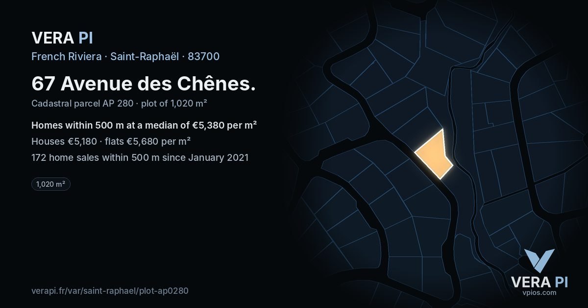 67 Avenue des Chênes, Saint-Raphaël at night – the plot lit, the parcels around coloured by the prices near them