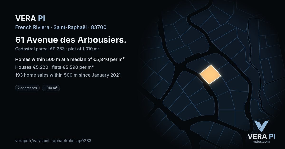 61 Avenue des Arbousiers, Saint-Raphaël at night – the plot lit, the parcels around coloured by the prices near them