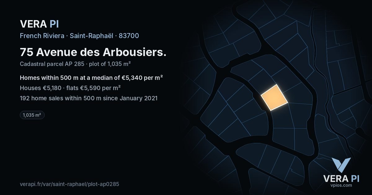 75 Avenue des Arbousiers, Saint-Raphaël at night – the plot lit, the parcels around coloured by the prices near them