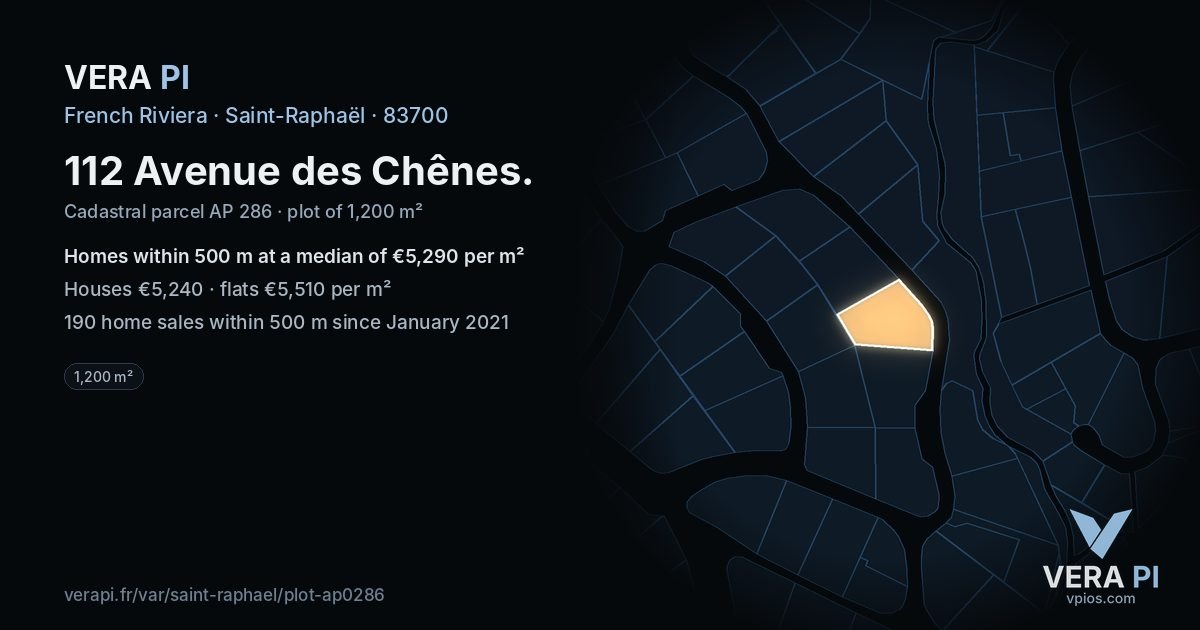 112 Avenue des Chênes, Saint-Raphaël at night – the plot lit, the parcels around coloured by the prices near them