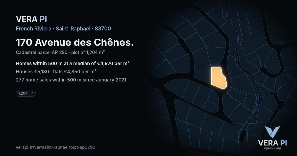 170 Avenue des Chênes, Saint-Raphaël at night – the plot lit, the parcels around coloured by the prices near them
