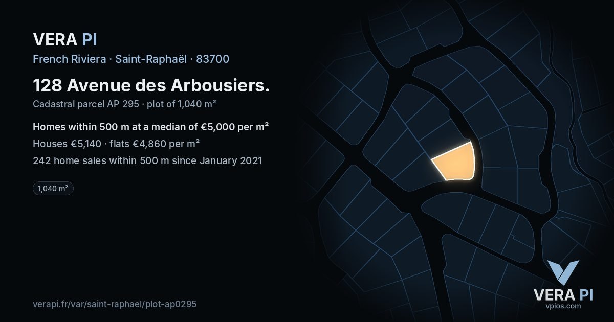 128 Avenue des Arbousiers, Saint-Raphaël at night – the plot lit, the parcels around coloured by the prices near them