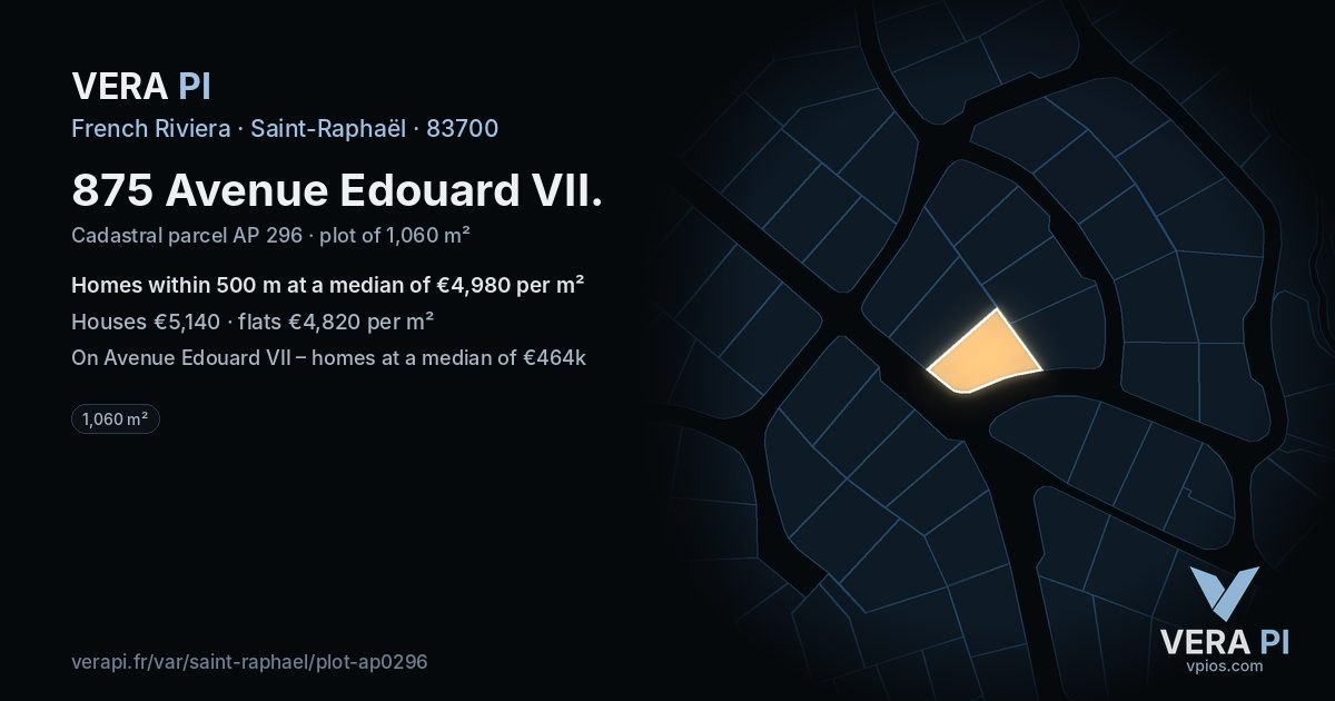 875 Avenue Edouard VII, Saint-Raphaël at night – the plot lit, the parcels around coloured by the prices near them