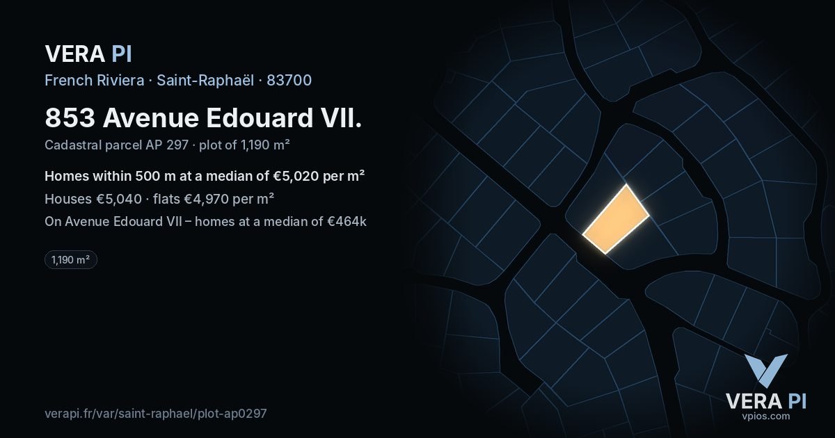 853 Avenue Edouard VII, Saint-Raphaël at night – the plot lit, the parcels around coloured by the prices near them