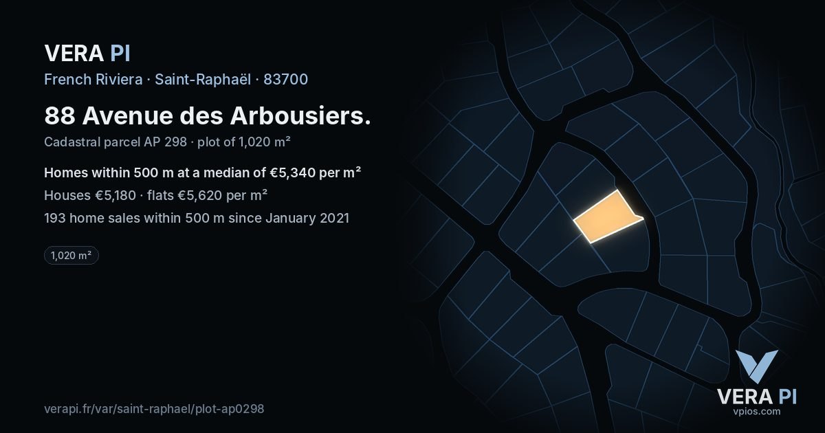 88 Avenue des Arbousiers, Saint-Raphaël at night – the plot lit, the parcels around coloured by the prices near them