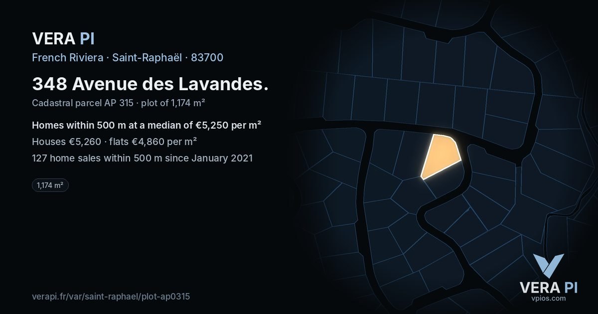 348 Avenue des Lavandes, Saint-Raphaël at night – the plot lit, the parcels around coloured by the prices near them