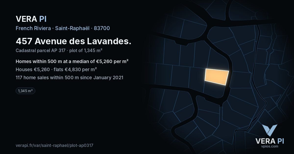 457 Avenue des Lavandes, Saint-Raphaël at night – the plot lit, the parcels around coloured by the prices near them