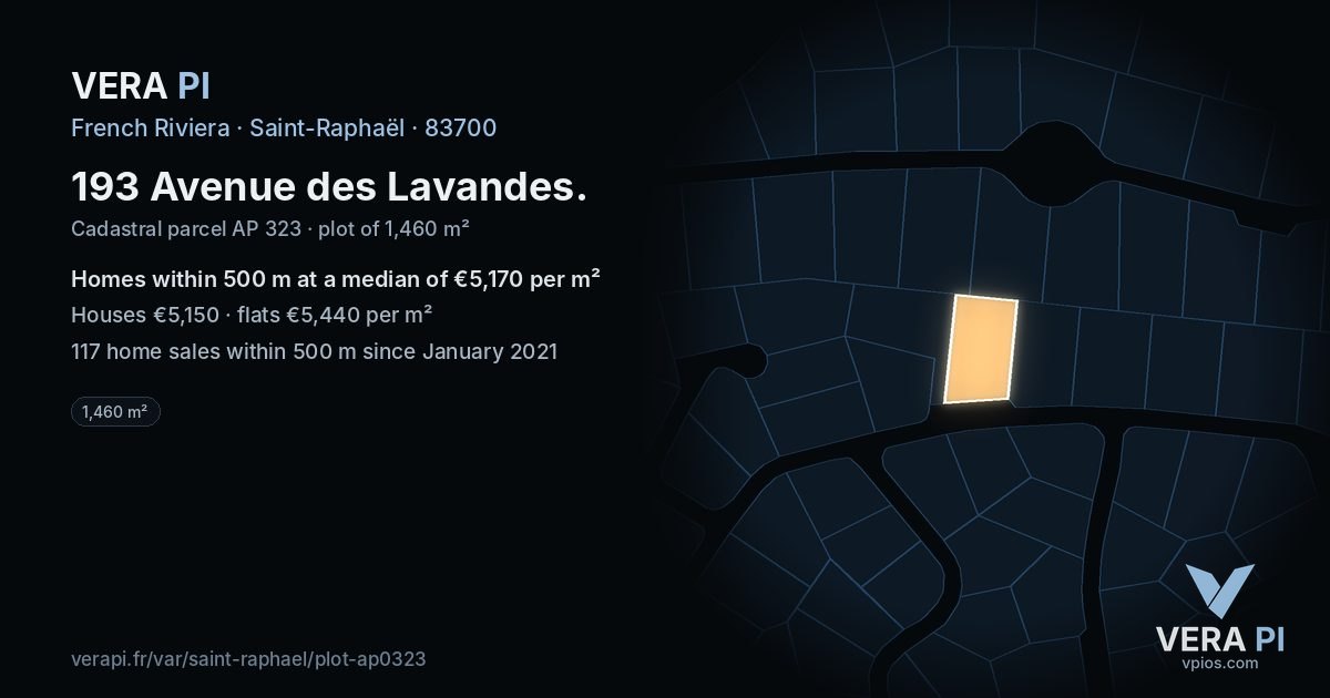 193 Avenue des Lavandes, Saint-Raphaël at night – the plot lit, the parcels around coloured by the prices near them