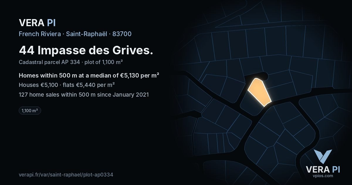 44 Impasse des Grives, Saint-Raphaël at night – the plot lit, the parcels around coloured by the prices near them