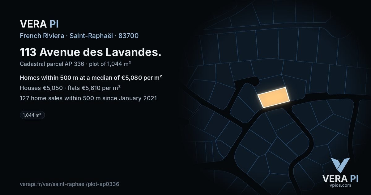 113 Avenue des Lavandes, Saint-Raphaël at night – the plot lit, the parcels around coloured by the prices near them