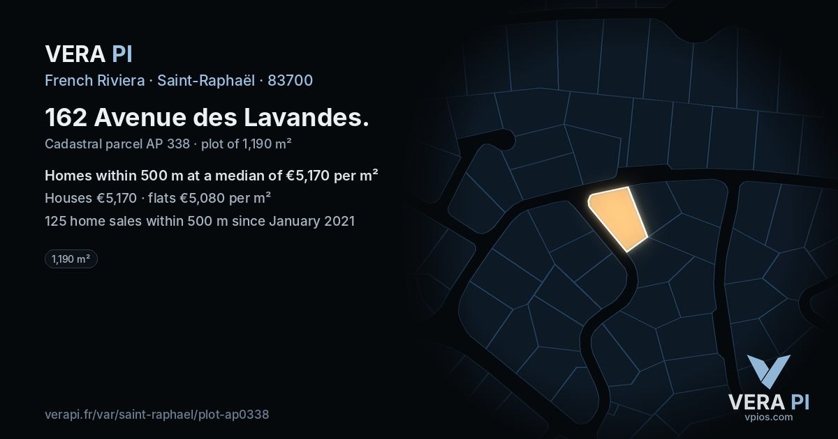 162 Avenue des Lavandes, Saint-Raphaël at night – the plot lit, the parcels around coloured by the prices near them