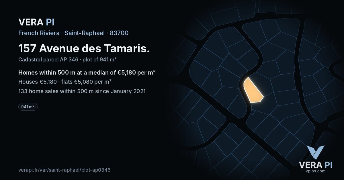 157 Avenue des Tamaris, Saint-Raphaël at night – the plot lit, the parcels around coloured by the prices near them