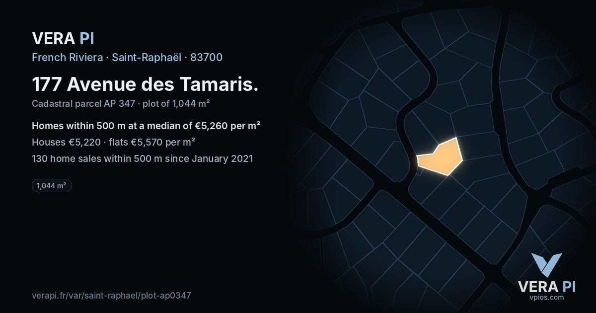 177 Avenue des Tamaris, Saint-Raphaël at night – the plot lit, the parcels around coloured by the prices near them