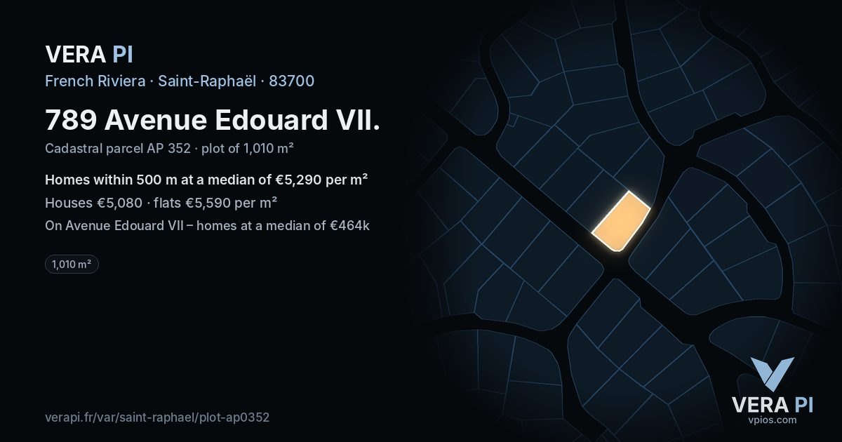 789 Avenue Edouard VII, Saint-Raphaël at night – the plot lit, the parcels around coloured by the prices near them
