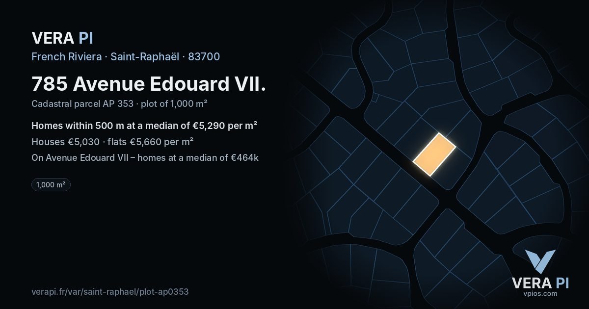 785 Avenue Edouard VII, Saint-Raphaël at night – the plot lit, the parcels around coloured by the prices near them