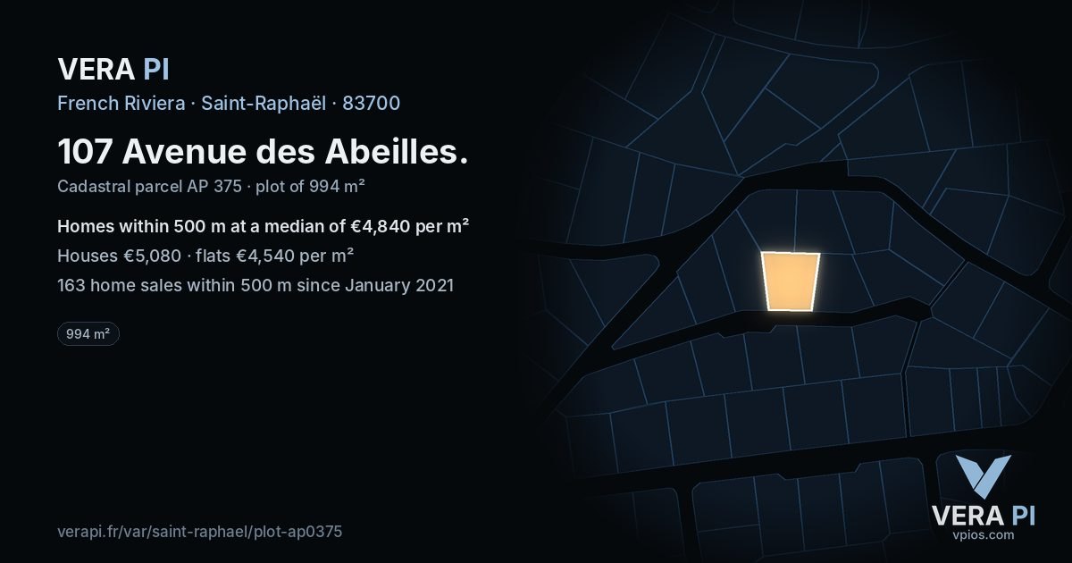 107 Avenue des Abeilles, Saint-Raphaël at night – the plot lit, the parcels around coloured by the prices near them