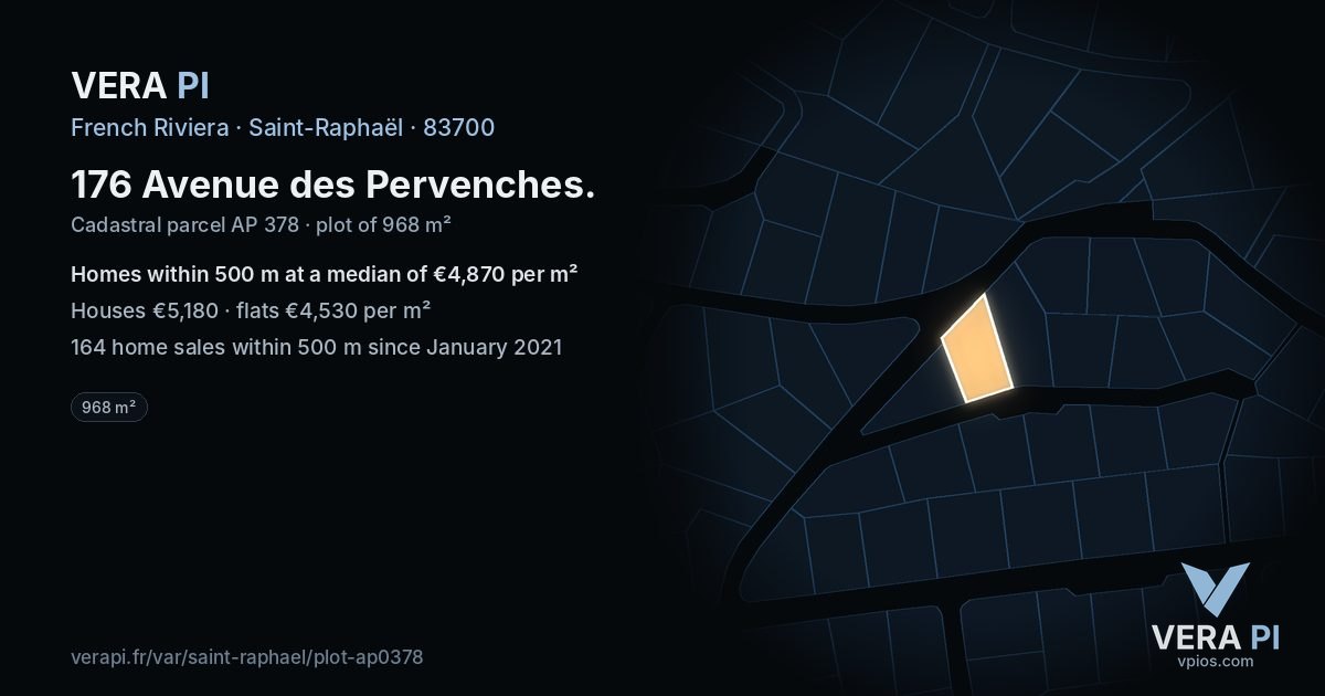 176 Avenue des Pervenches, Saint-Raphaël at night – the plot lit, the parcels around coloured by the prices near them