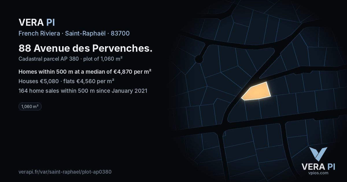 88 Avenue des Pervenches, Saint-Raphaël at night – the plot lit, the parcels around coloured by the prices near them