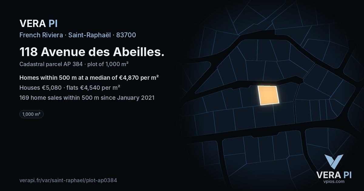 118 Avenue des Abeilles, Saint-Raphaël at night – the plot lit, the parcels around coloured by the prices near them