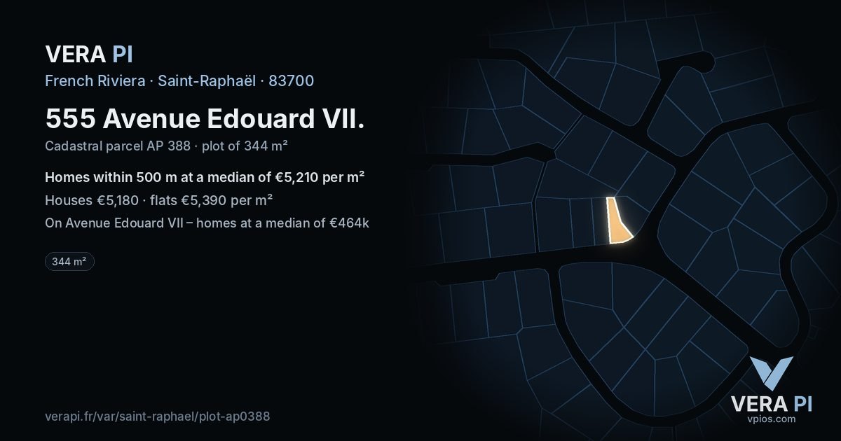 555 Avenue Edouard VII, Saint-Raphaël at night – the plot lit, the parcels around coloured by the prices near them