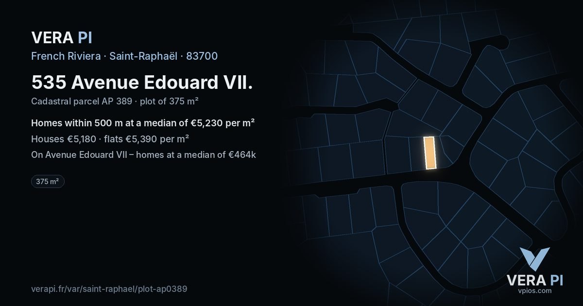 535 Avenue Edouard VII, Saint-Raphaël at night – the plot lit, the parcels around coloured by the prices near them