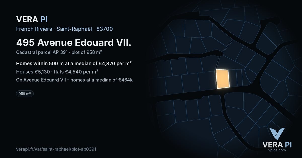 495 Avenue Edouard VII, Saint-Raphaël at night – the plot lit, the parcels around coloured by the prices near them
