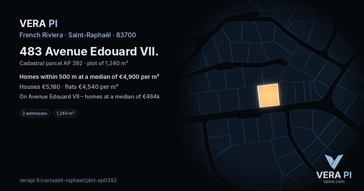 483 Avenue Edouard VII, Saint-Raphaël at night – the plot lit, the parcels around coloured by the prices near them
