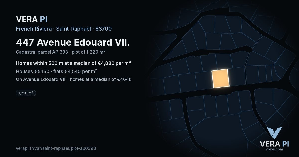 447 Avenue Edouard VII, Saint-Raphaël at night – the plot lit, the parcels around coloured by the prices near them