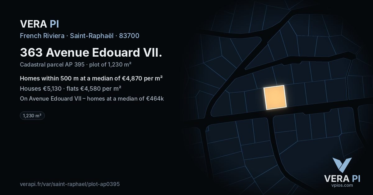 363 Avenue Edouard VII, Saint-Raphaël at night – the plot lit, the parcels around coloured by the prices near them