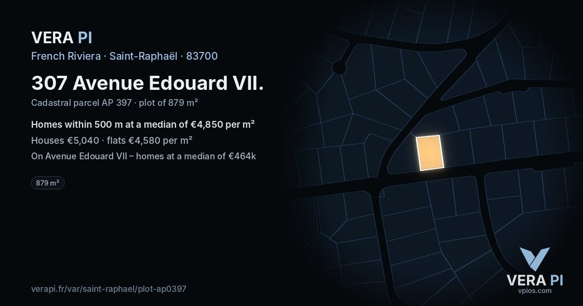 307 Avenue Edouard VII, Saint-Raphaël at night – the plot lit, the parcels around coloured by the prices near them