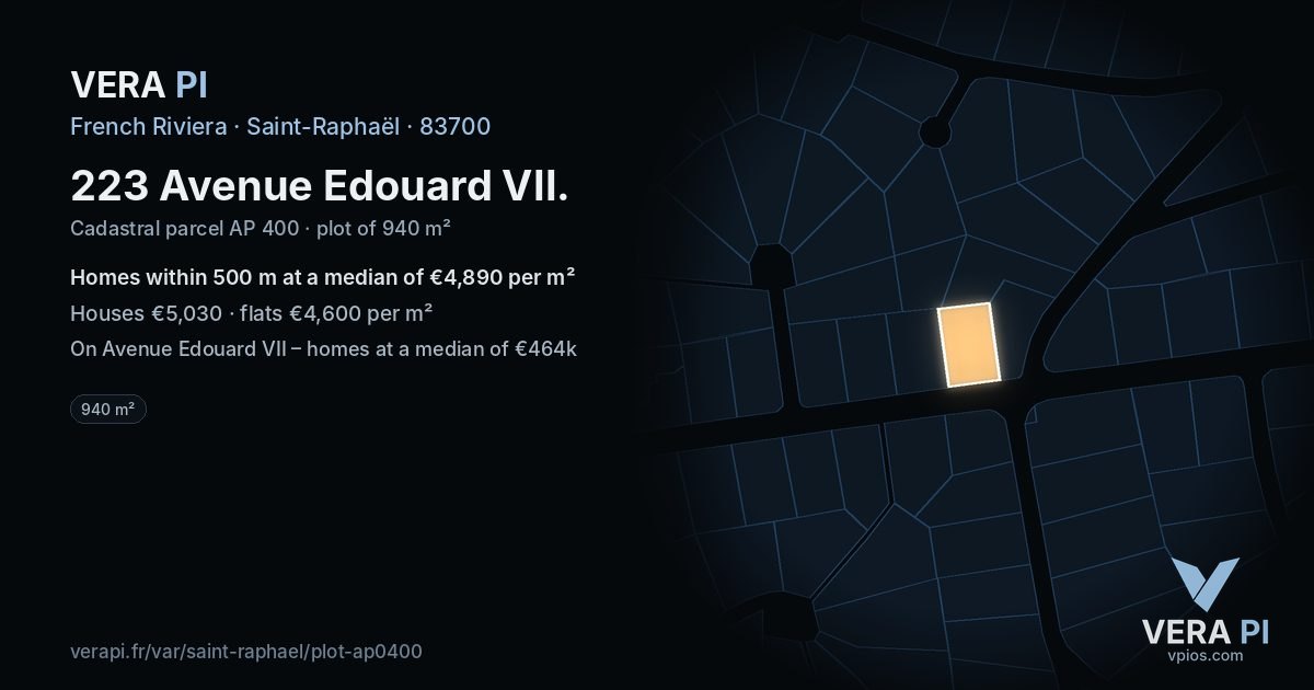 223 Avenue Edouard VII, Saint-Raphaël at night – the plot lit, the parcels around coloured by the prices near them