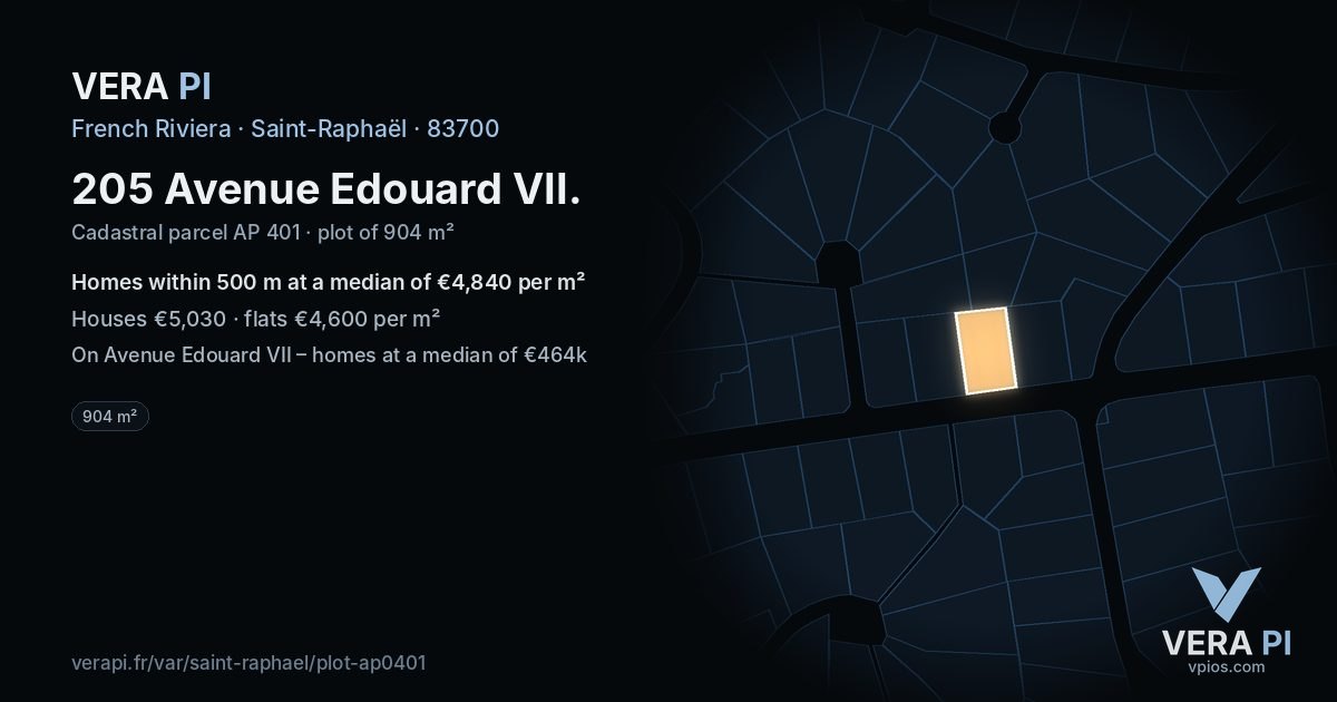 205 Avenue Edouard VII, Saint-Raphaël at night – the plot lit, the parcels around coloured by the prices near them