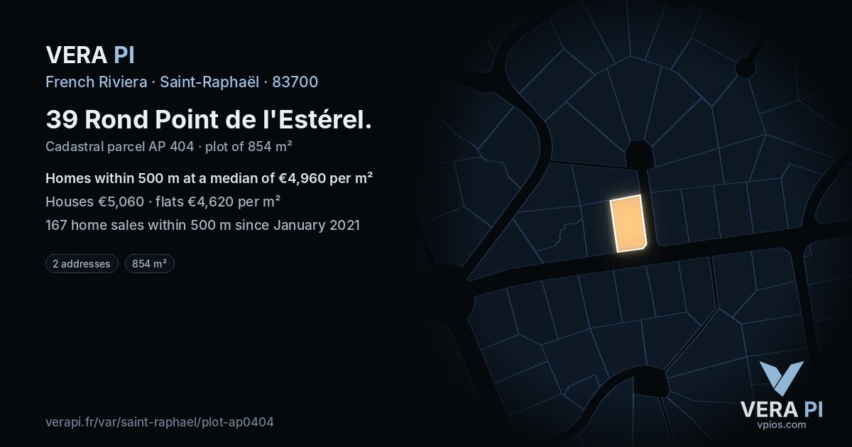 39 Rond Point de l'Estérel, Saint-Raphaël at night – the plot lit, the parcels around coloured by the prices near them