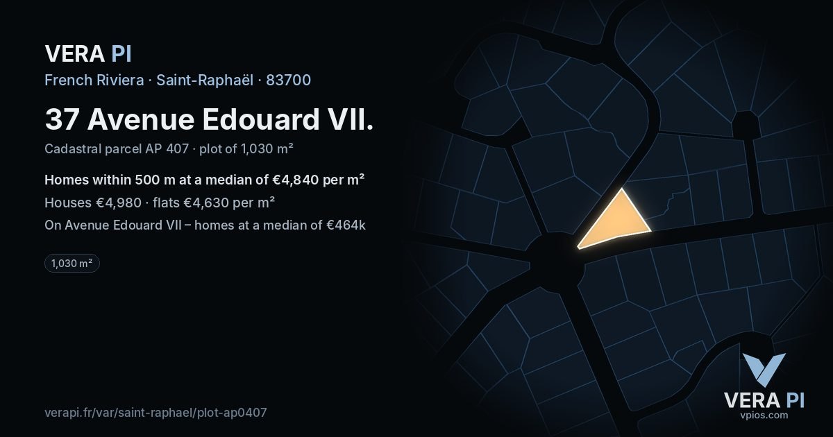 37 Avenue Edouard VII, Saint-Raphaël at night – the plot lit, the parcels around coloured by the prices near them