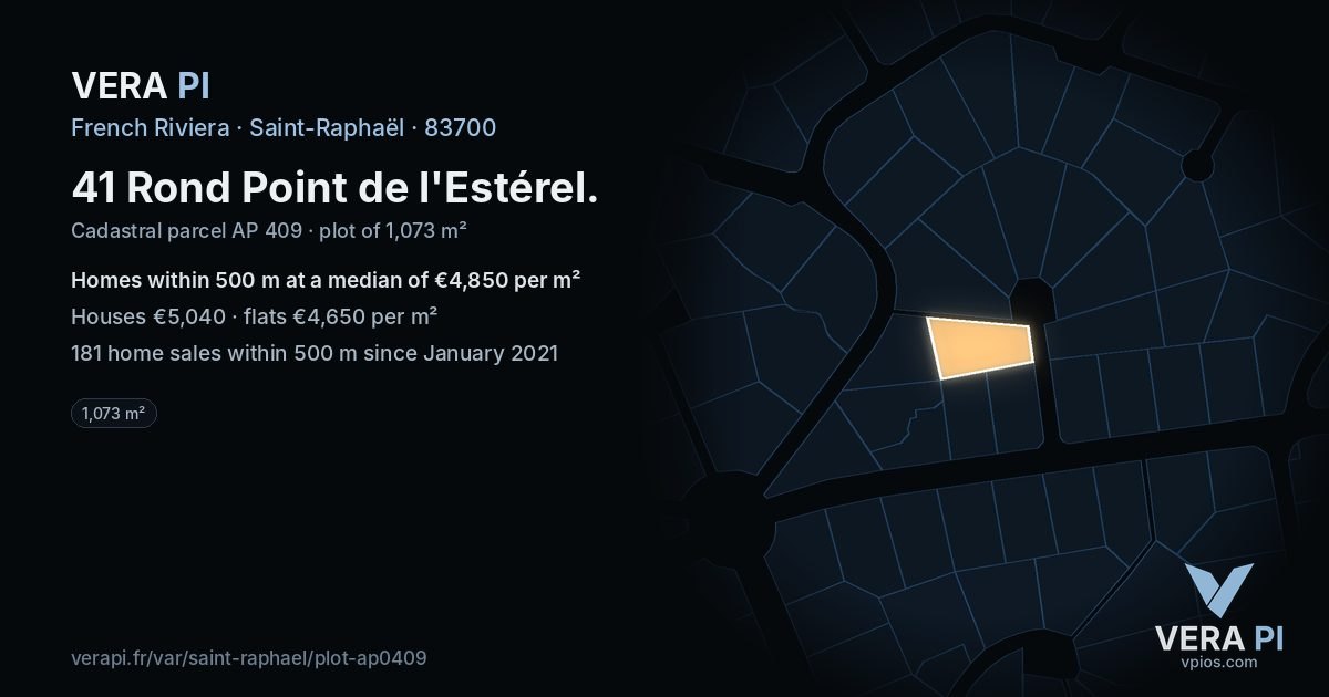 41 Rond Point de l'Estérel, Saint-Raphaël at night – the plot lit, the parcels around coloured by the prices near them