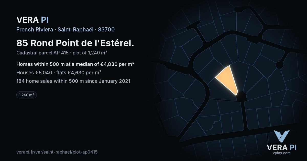 85 Rond Point de l'Estérel, Saint-Raphaël at night – the plot lit, the parcels around coloured by the prices near them