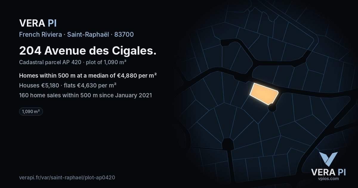 204 Avenue des Cigales, Saint-Raphaël at night – the plot lit, the parcels around coloured by the prices near them