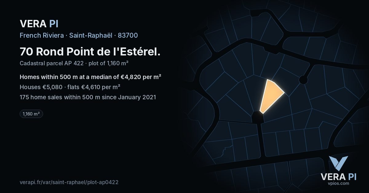 70 Rond Point de l'Estérel, Saint-Raphaël at night – the plot lit, the parcels around coloured by the prices near them