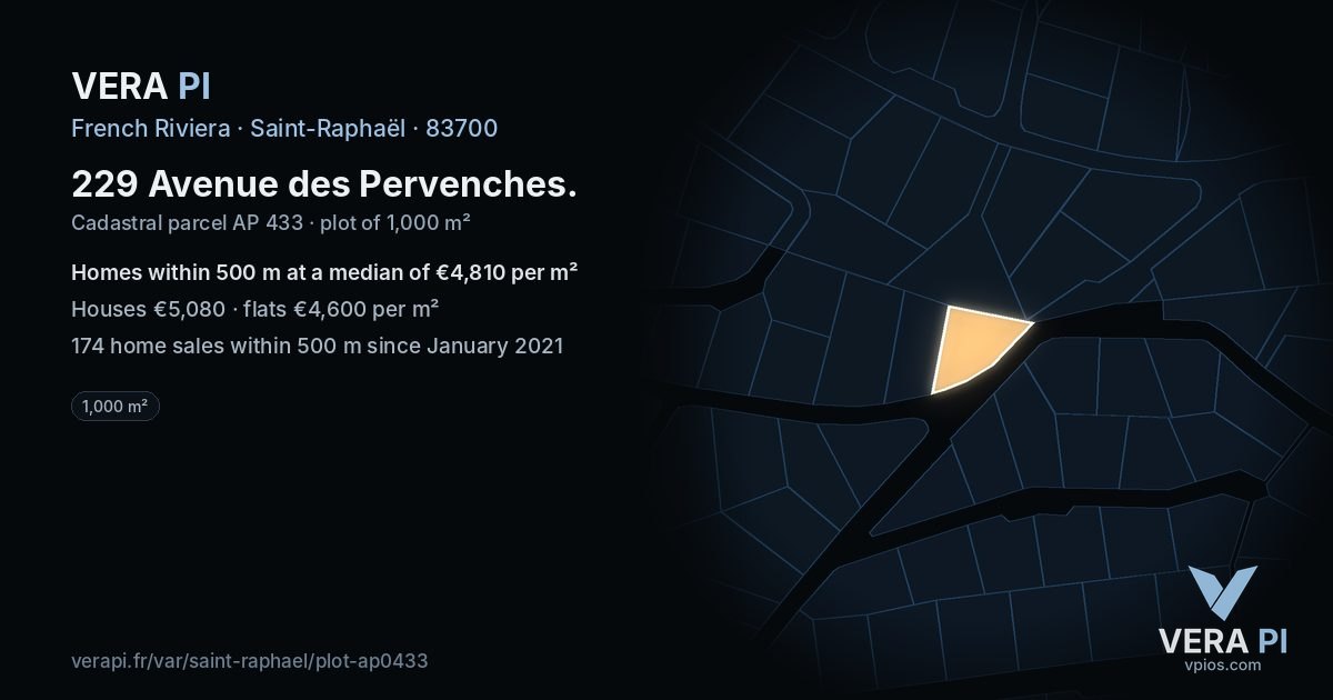 229 Avenue des Pervenches, Saint-Raphaël at night – the plot lit, the parcels around coloured by the prices near them