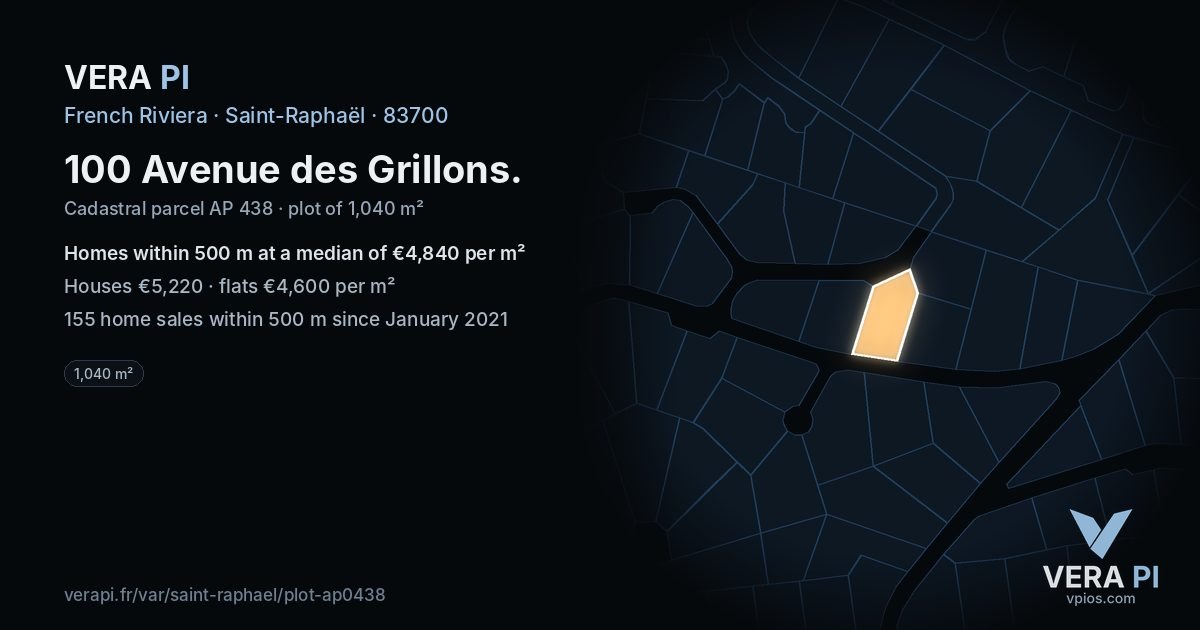 100 Avenue des Grillons, Saint-Raphaël at night – the plot lit, the parcels around coloured by the prices near them