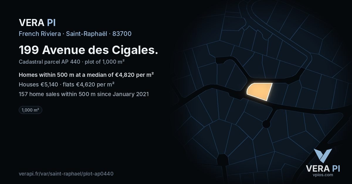 199 Avenue des Cigales, Saint-Raphaël at night – the plot lit, the parcels around coloured by the prices near them