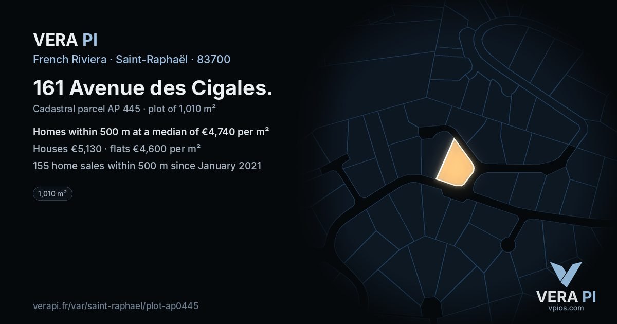 161 Avenue des Cigales, Saint-Raphaël at night – the plot lit, the parcels around coloured by the prices near them