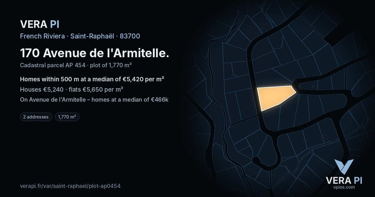 170 Avenue de l'Armitelle, Saint-Raphaël at night – the plot lit, the parcels around coloured by the prices near them