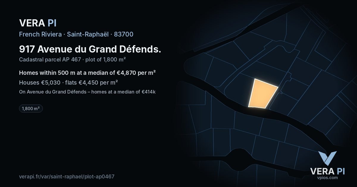 917 Avenue du Grand Défends, Saint-Raphaël at night – the plot lit, the parcels around coloured by the prices near them