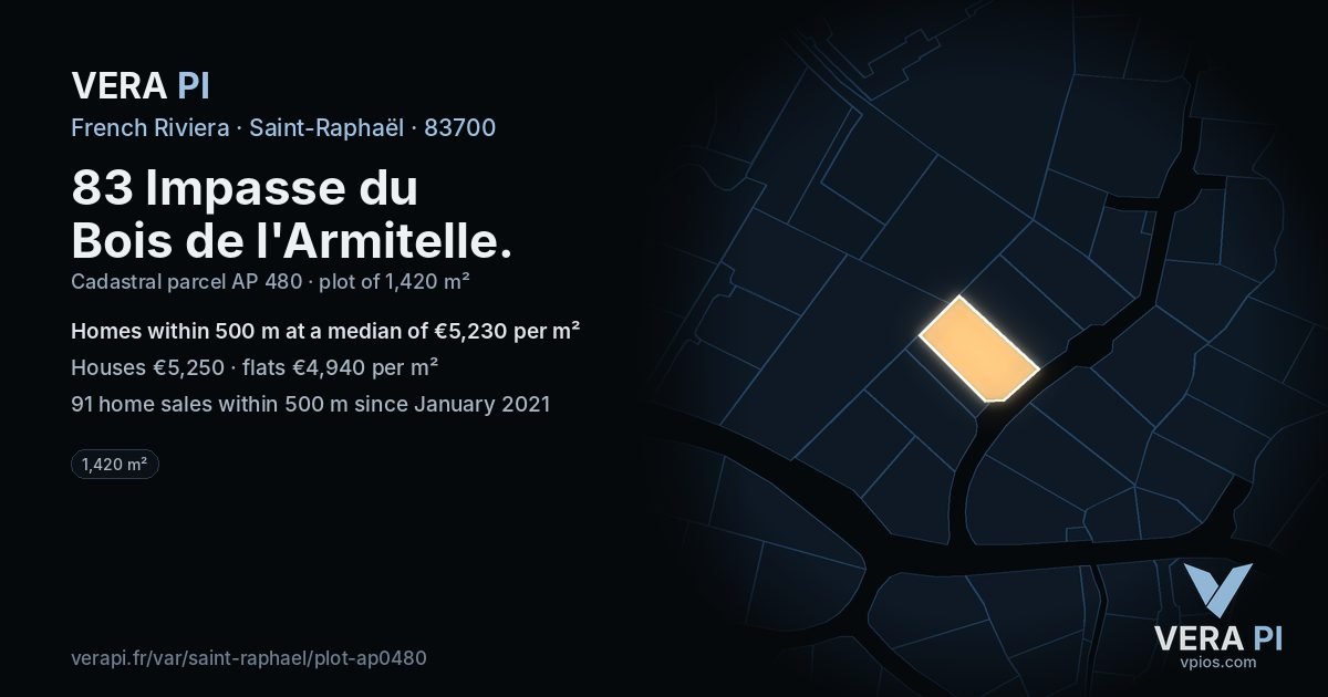 83 Impasse du Bois de l'Armitelle, Saint-Raphaël at night – the plot lit, the parcels around coloured by the prices near them