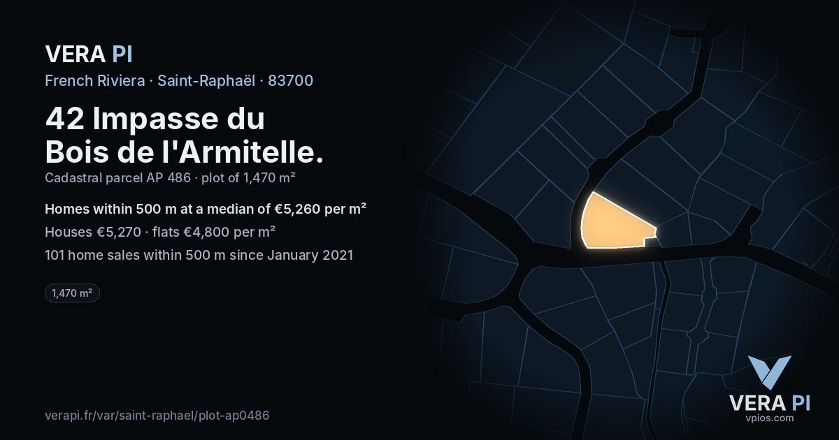 42 Impasse du Bois de l'Armitelle, Saint-Raphaël at night – the plot lit, the parcels around coloured by the prices near them