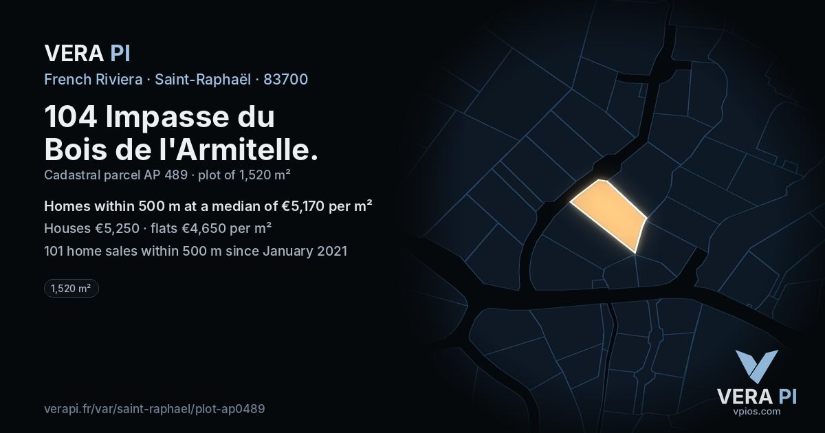 104 Impasse du Bois de l'Armitelle, Saint-Raphaël at night – the plot lit, the parcels around coloured by the prices near them