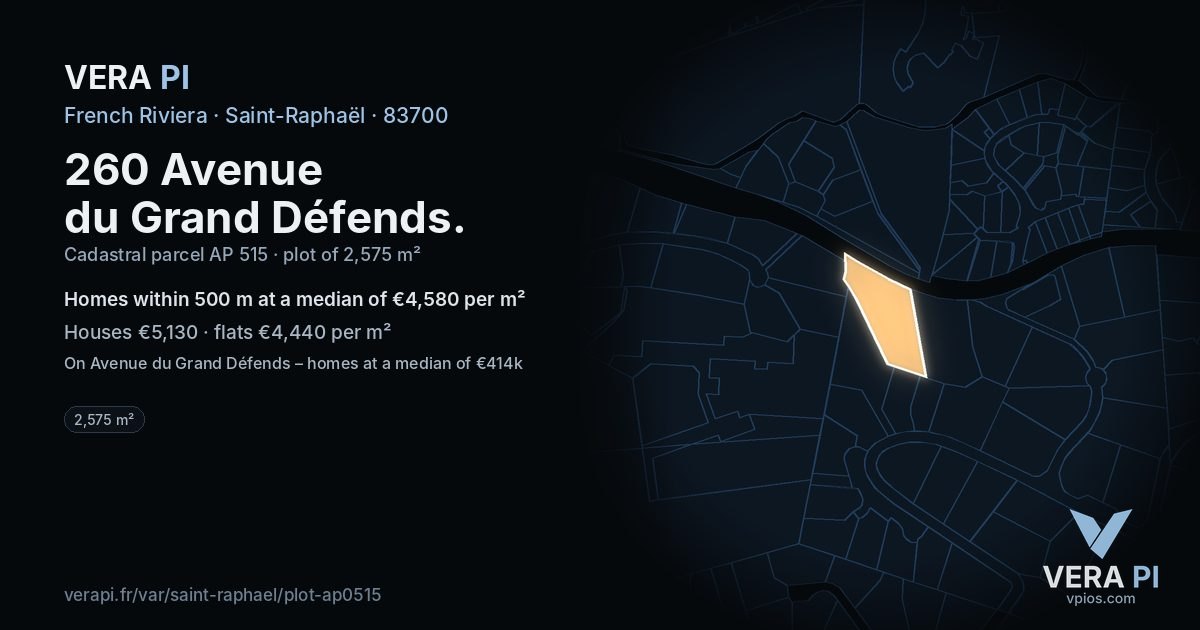260 Avenue du Grand Défends, Saint-Raphaël at night – the plot lit, the parcels around coloured by the prices near them