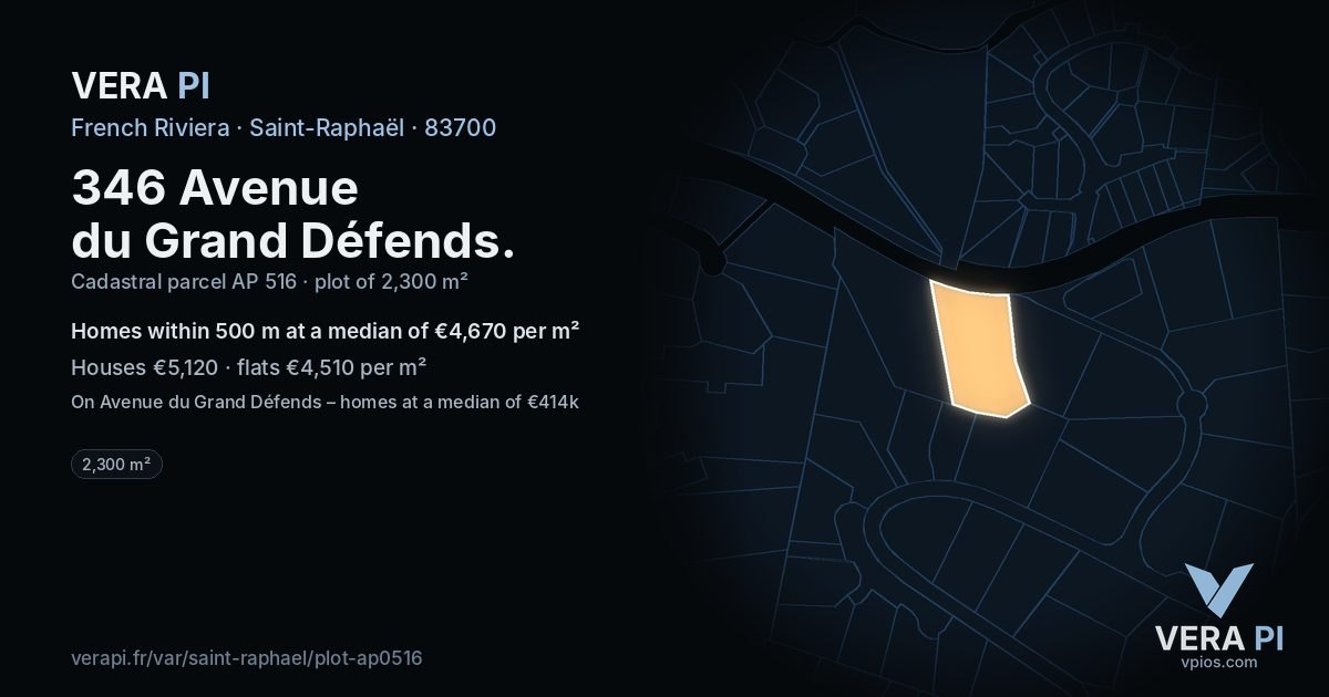 346 Avenue du Grand Défends, Saint-Raphaël at night – the plot lit, the parcels around coloured by the prices near them