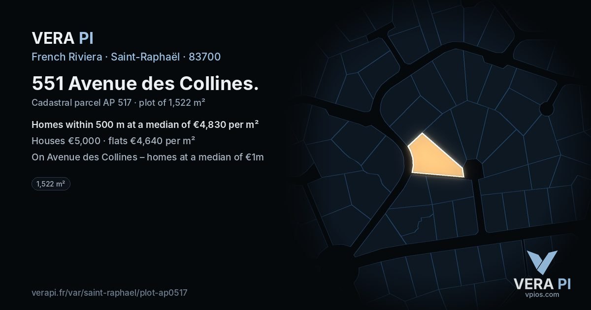551 Avenue des Collines, Saint-Raphaël at night – the plot lit, the parcels around coloured by the prices near them